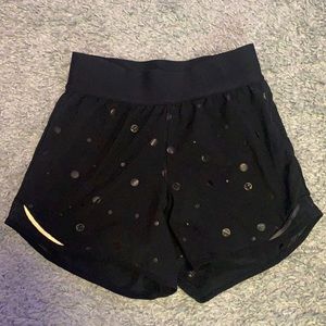 Lululemon Hotty Hot Short 4” Logo